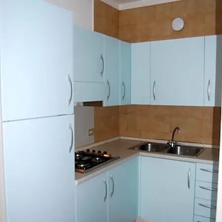 فندق Welcoming With Balcony Near The