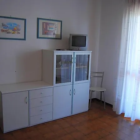Welcoming With Balcony Near The ביביונה
